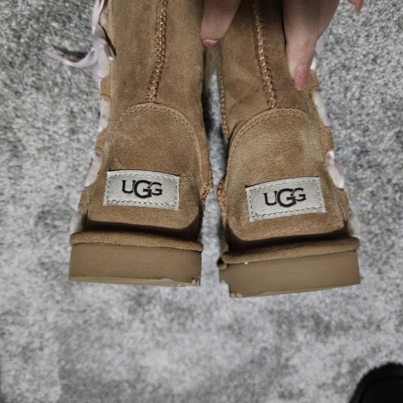 UGG KIDS CHE RIBBON LACE UP Boots  KID YOUNG  SIZE 3 - Picture 8 of 8